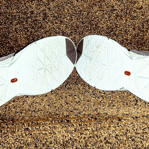 Nike - Picture 4 of 5